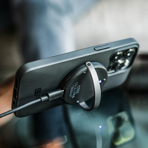 Met opvouwbare standaard en USB-kabel